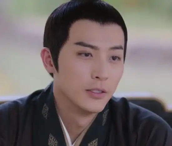 斛珠夫人陈伟霆儒雅,徐开骋霸气,但最惊艳的却是打酱油的他
