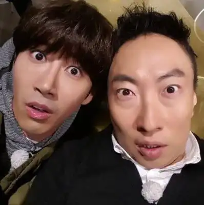 韩国男星整容成瘾削骨出现后遗症脸挂不住肉还想再做下巴手术
