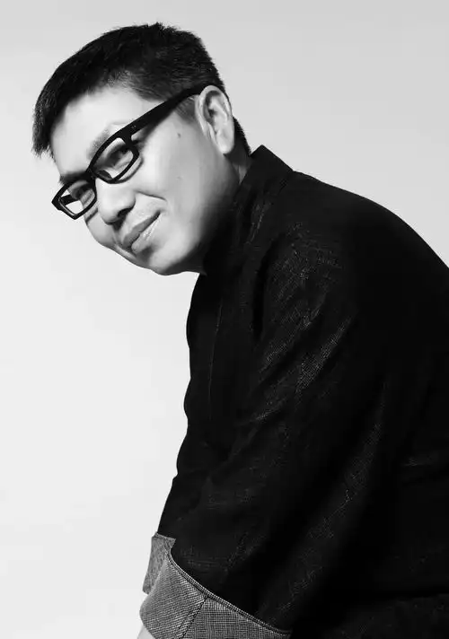 和全球知名大师们一起造作,有点炫酷有点疯
