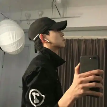 扣扣头像男生,除了长的帅莪什麽都没有
