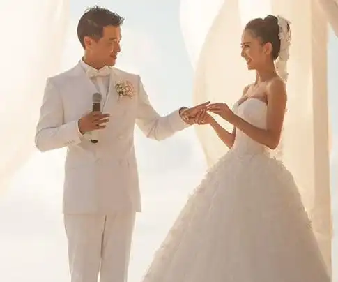 所有不会选结婚西装的新郎,请直接参考男明星
