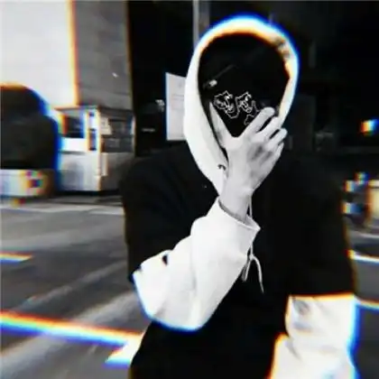 显得有点无助充满忧愁的男生,最新扣扣头像男生2020
