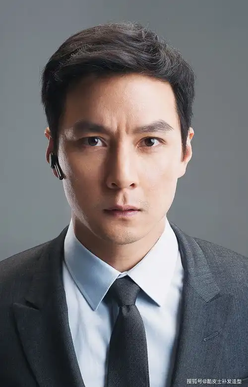 除暴吴彦祖假发太出戏,狗啃刘海披肩发,网友越来越像苏大强了
