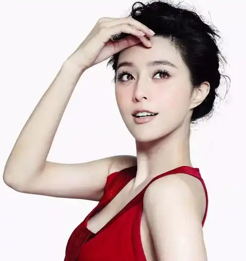 李晨晒樱桃小男子照,网友却发现一秘密,觉得李晨应该在这种地方

