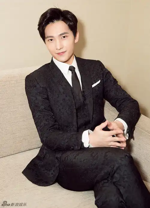 组图大写的赞杨洋荣获年度最具价值男艺人
