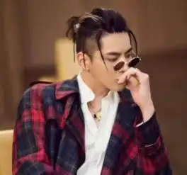 男星扎辫子,蔡徐坤帅,千玺叛逆,图六辣眼睛,网友搞笑我服他
