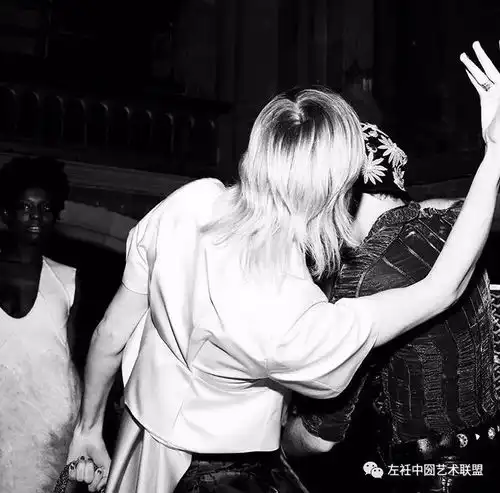 中央圣马丁2018男装ma大秀趴体别搞什么太正经的东西正常思维不存在的
