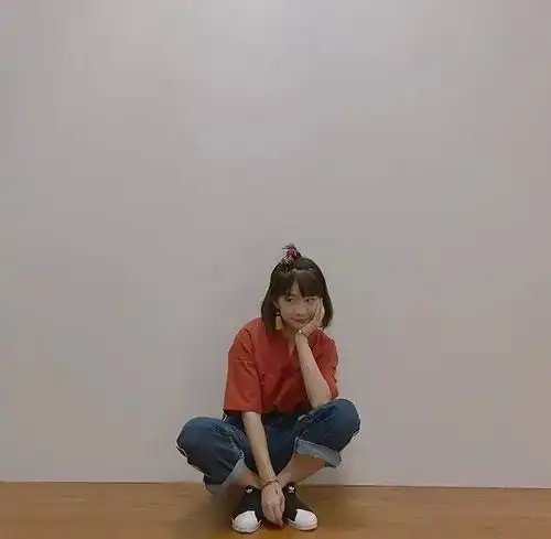 50多张穿搭模板,这个小个子姑娘每张照片都好看
