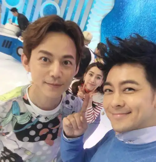 49岁闫妮被赞逆生长,素颜状态颜值爆表,网友掌柜这还是你吗
