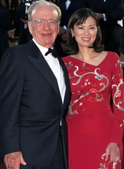 山东女孩邓文迪为绿卡嫁给68岁美国老男人,如今后悔了吗
