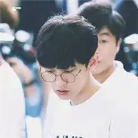 著名英语歌手图片蓝色的眼睛帅哥
