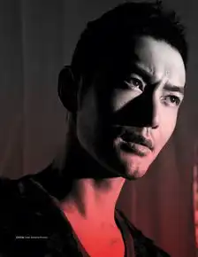 男人装首推男星封面黄晓明演绎另类
