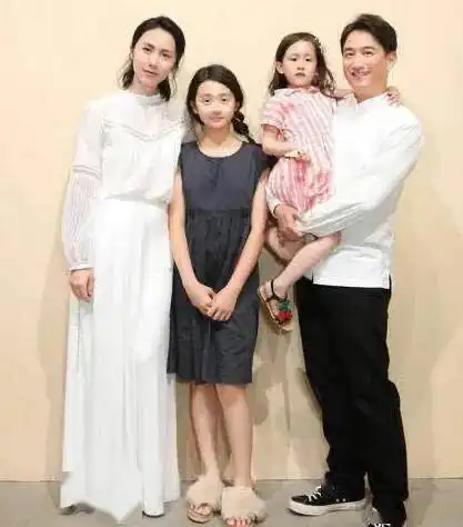 两女一男三个宝贝,孙莉黄磊幸福的伴侣,永恒的爱情
