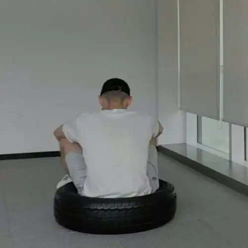 质感小众男生套图头像背景
