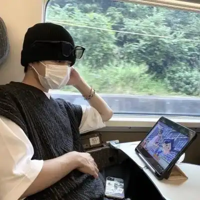 ins风男生头像
