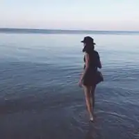 面朝大海背影女生头像微信头像图片大全
