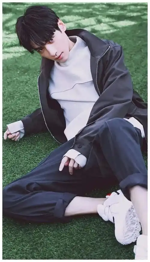罗云熙当之无愧的古装男神待播剧有皓衣行长月烬明
