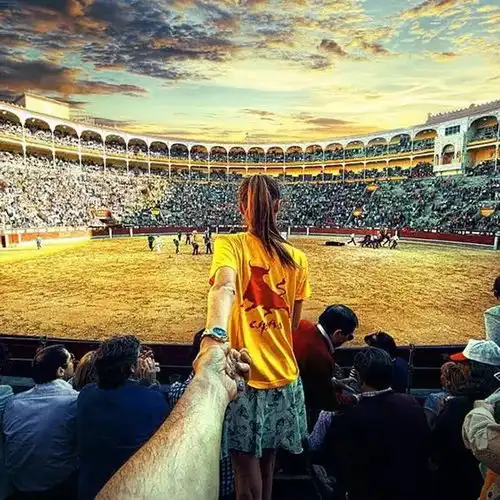 还记得牵着女友的手环游世界的摄影师吗他和女友结婚啦
