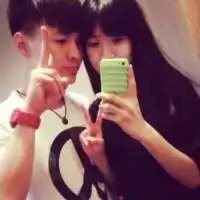 情侣带字头像一男一女你的异性缘好我的疑心病重
