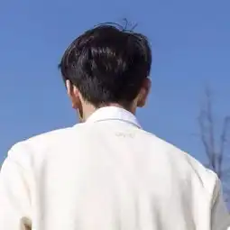 头像善良没用,你得漂亮,还得有钱
