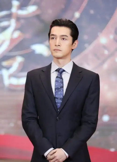 胡歌演艺逐光,人生向暖
