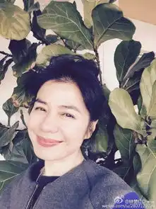 她是一代女神,张国荣周润发都为之着迷,中年守寡,一个人依旧活得精彩
