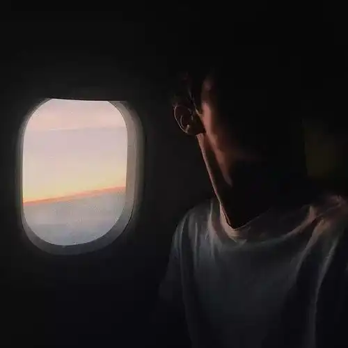 头像壁纸繁花落尽,你还有我
