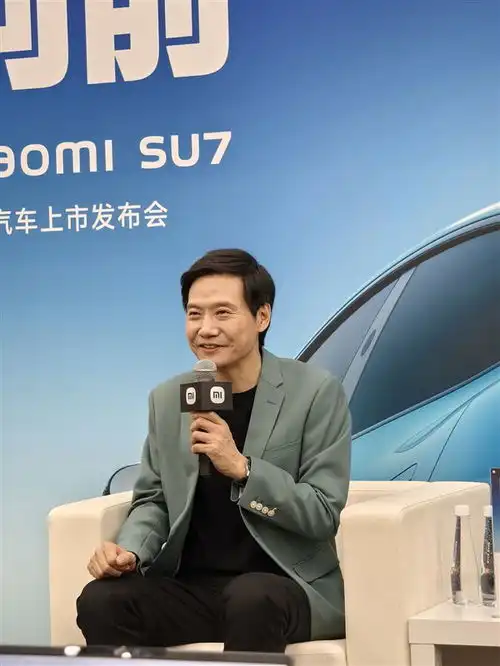 雷军鞠躬拜托吐槽su7口下留情小米丁大一点的问题会被拿1万倍放大镜看
