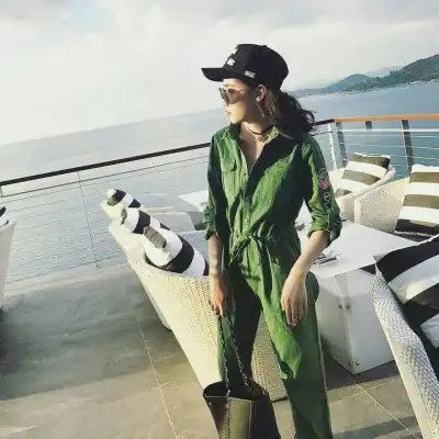 墨镜女头像霸气范酷女孩头像戴墨镜侧脸
