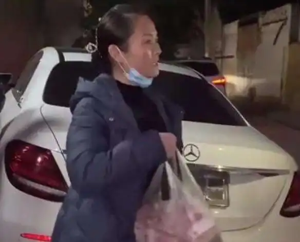 陈亚男堂妹再曝料,称姐姐要加盟kfc,网友榜一大哥投资的
