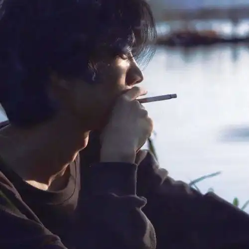 不想去认识新的朋友,老朋友也在慢慢流失,最后会是孤身一人吗
