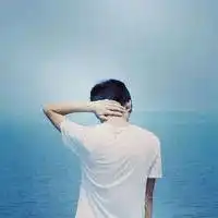 翩然男生背影头像一个人的自由
