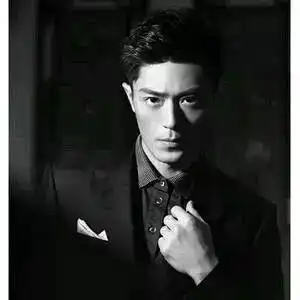 那些年,穿古装正装都帅炸天的男星们
