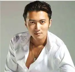 王菲和儿子谁重要谢霆锋脱口而出,记者脸都黑了,别再指责他了
