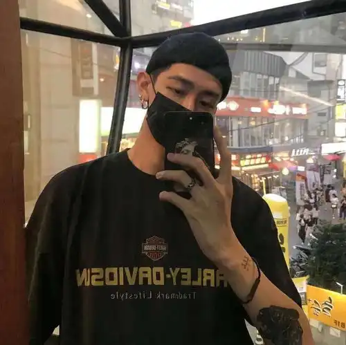 超酷男生头像又有谁能拒绝得了帅哥呢仔细看3,像不像嘴巴嘟嘟
