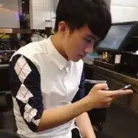 男生头像脸像左边,时尚潮流的哦满意给分哦
