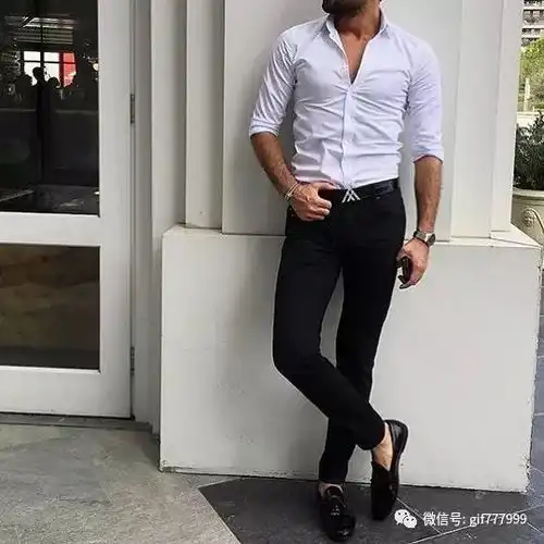 胸肌白衬衣,这样的型男才也太帅了吧
