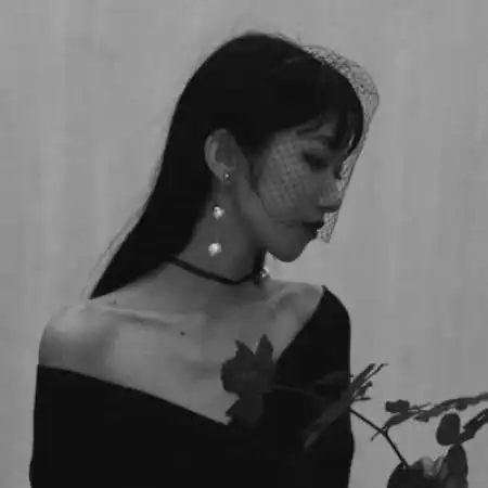 女生伤感黑白头像,特别的社会气的女生
