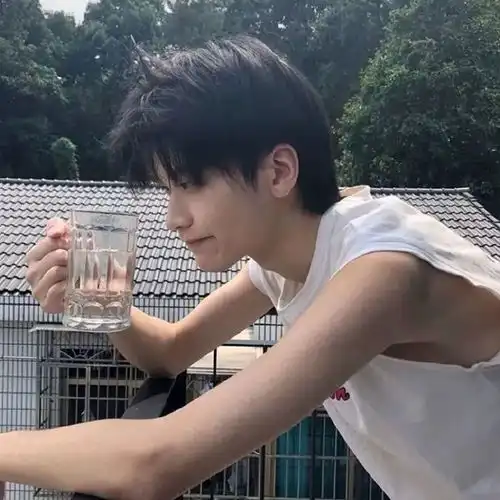 适合在夏天用的男生头像
