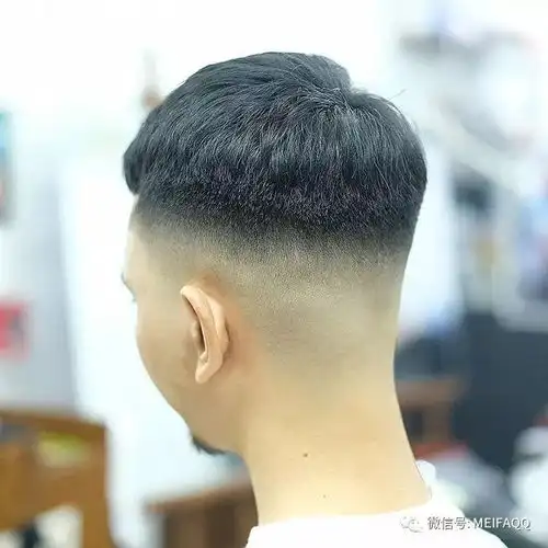 底切,渐变,这样的男生发型很流行
