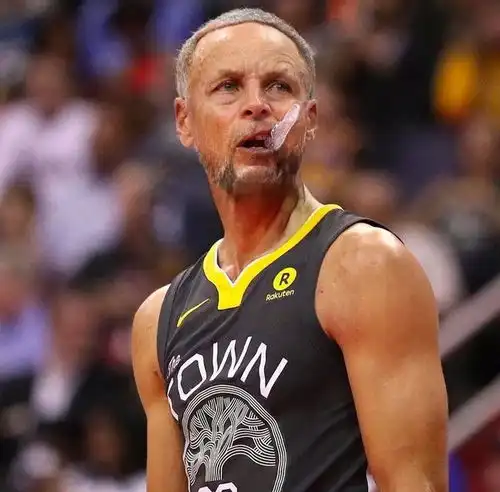 nba球星老年照詹姆斯依旧霸气,库里满脸沧桑,看到科比泪目了
