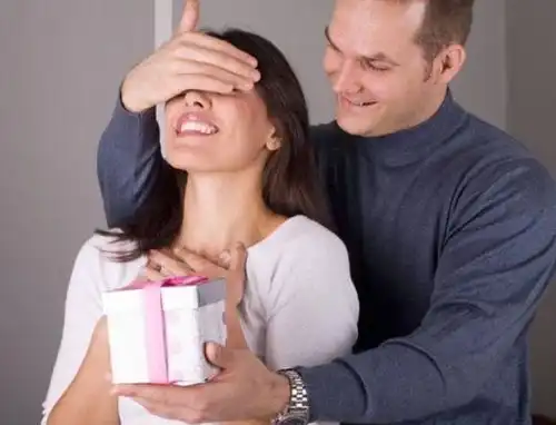 女人睡过的异性多了,身上这些痕迹往往很明显,你别看不透
